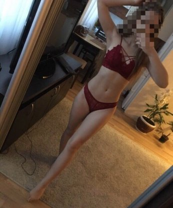 Опытная и раскованная, предлагаю интимные услуги на высшем уровне. Я могу исполнить все твои сокровенные фантазии и подарить незабываемые мгновения нашего с тобой совместного времяпровождения. В моем арсенале поистине множество возможностей - от классического секса до оральных ласк и ролевых игр. Позволь себе расслабиться и удовлетворить все свои желания со мной. Озорная и страстная, я подарю тебе незабываемые эмоции. У меня есть отличные отзывы от довольных клиентов. Гарантирую полную конфиденциальность и безопасность. Живу в Москве и всегда готова к встрече. Ищу приключения и новые знакомства. Позвони мне, и мы воплотим твои самые сокровенные фантазии в реальность.🔥💋✨ 8666, 21 год